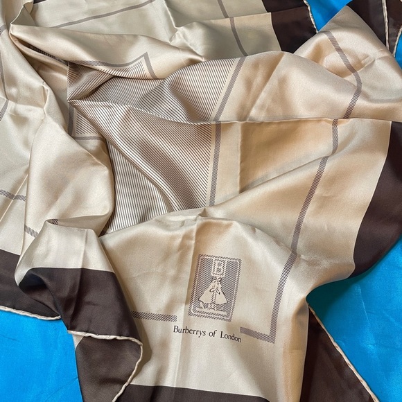 Burberrys of London Cream and Brown Scarf 100% Silk New Condition - Picture 6 of 6